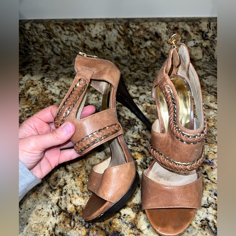 Michael Kors MK Leather Gold Chain High Heel Platform Shoes Zipper Size 7M Camel